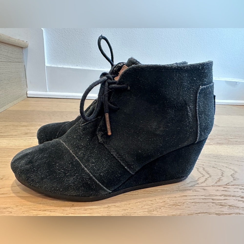 TOMS Wedge Bootie, black size 6.5